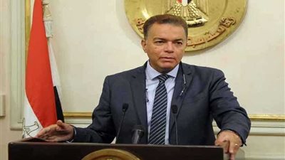 النقل تعلن خطة تطوير مزلقانات القطارات وصيانة الجرارات.. غدا