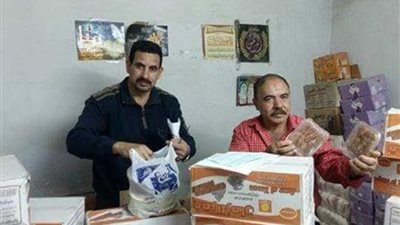 بالصور.. ضبط 36 ألف باكو بسكويت مجهول المصدر