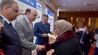 مميش يكرم 28 سيدة بالهيئة في احتفالية الأم المثالية