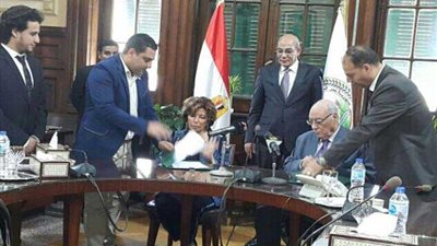 الزراعة تطلق أول دليل للمبيدات عبر المحمول