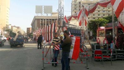 توافد الأسايطة على نصب التذكاري لـ