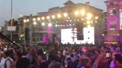 احتفالات المصريين في التجمع بفوز الرئيس السيسي (فيديو)