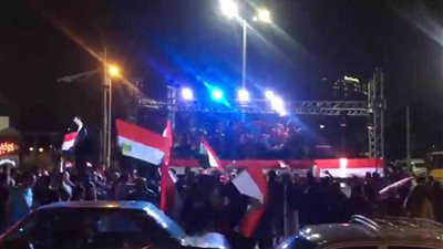 المواطنون يحتشدون بميدان الجزيرة احتفالا بفوز السيسي (فيديو)