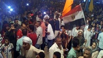 مزمار بلدي وتنورة احتفالا بفوز الرئيس في المنصورة