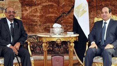 المتحدث الرئاسي: البشير يهنئ الرئيس السيسي هاتفيا