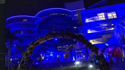 مستشفى 57357 تضاء باللون الأزرق تضامنا مع مرضى التوحد