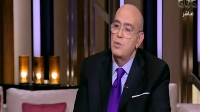 عماد أديب: الإعلام ساهم في إبقاء نظام ثورة 30 يونيه ولينا حق عند الحكومة (فيديو)