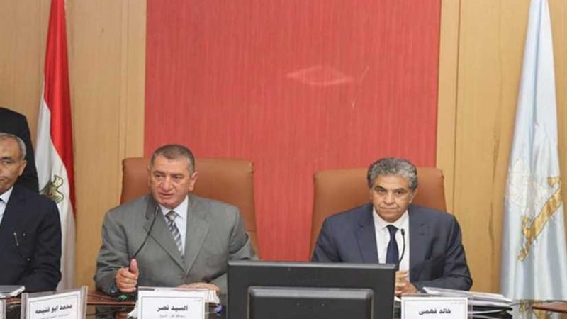 وزير البيئة خلال