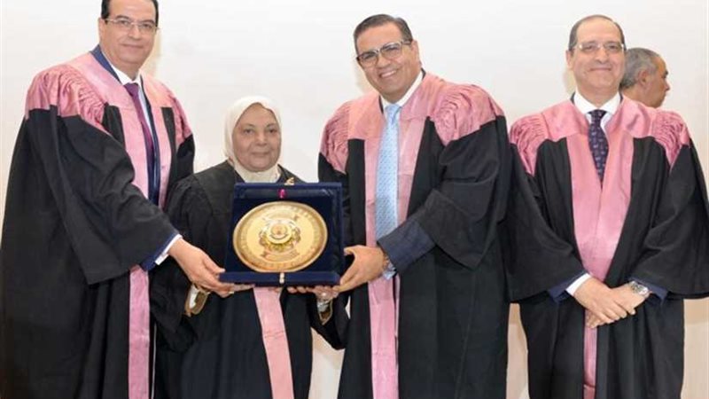 جامعة المنصورة تكرم