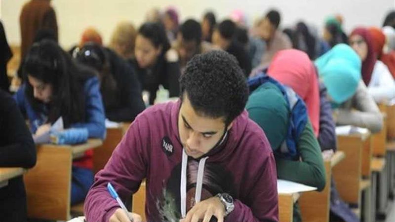 ٢١ إبريل بدء امتحانات