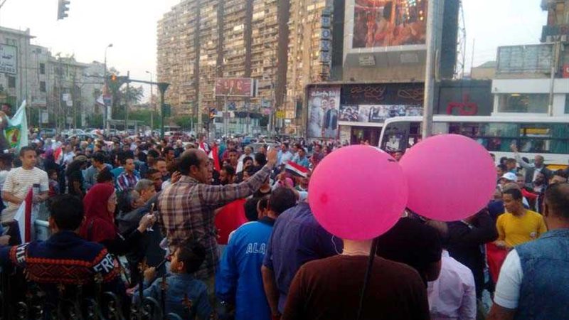 توافد المواطنين على