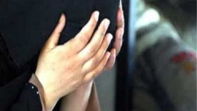 القبض على سيدتين