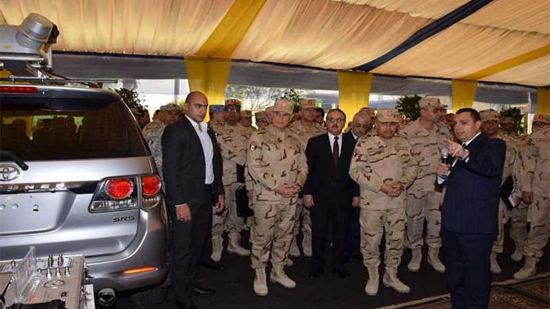 وزير الدفاع خلال