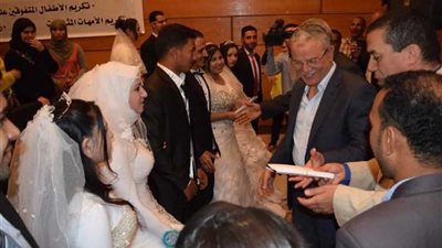 تجهيز 35 عروسة وتكريم 350 طالبا متفوقا من الأيتام بالمنيا 