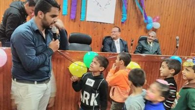 أيتام على منصة تكريم آداب المنوفية