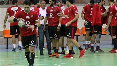 الأهلي يفوز على طلائع الجيش 34-33 في دوري اليد رجال