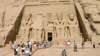 توافد 1580 سائحا على معبد أبو سمبل اليوم