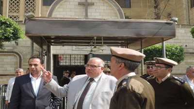 بالصور.. مدير أمن القليوبية يفاجئ خدمات تأمين الكنائس