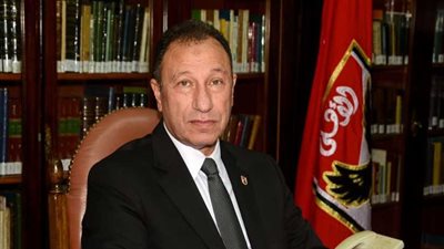 ‏الخطيب يجري عملية جراحية في العمود الفقري