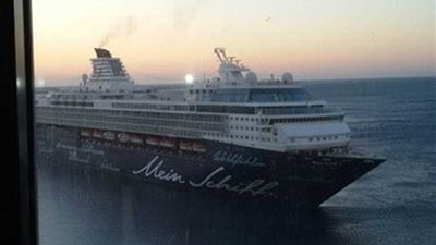 وصول وسفر 1952 راكبا وتداول 476 شاحنة بموانئ البحر الأحمر