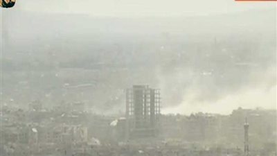 لقطات حية من استهداف مدفعية الجيش السوري تنظيم داعش بدوما (فيديو)