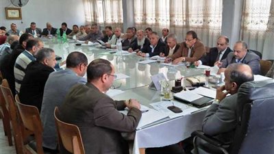 مشاكل الأرز وتوافر الأسمدة وموسم الحصاد على مائدة زراعة البحيرة