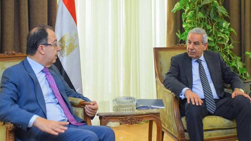 وزير التجارة: 674