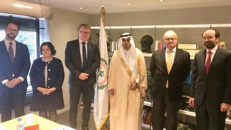 مشعل يبحث ترتيب اجتماع