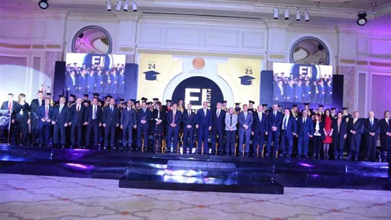 المعهد المصرفي يخرج