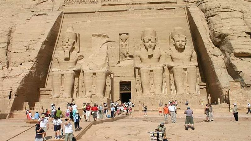 توافد 1580 سائحا