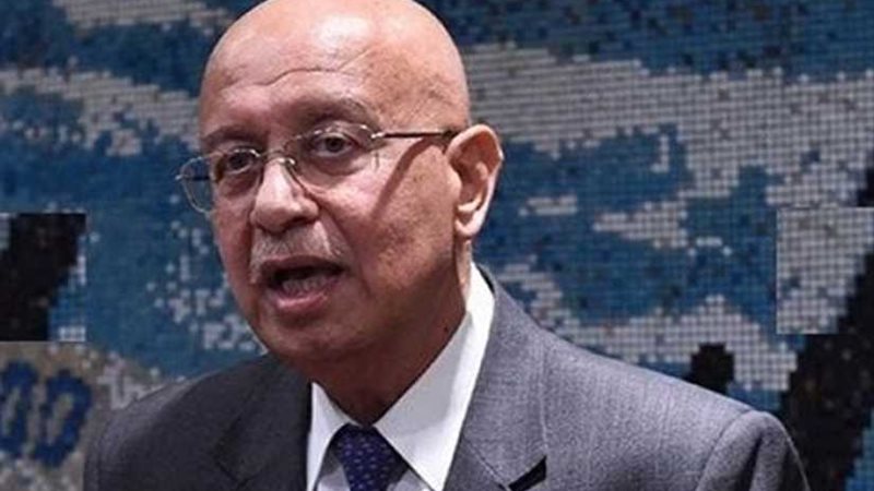 رئيس الوزراء يستعرض