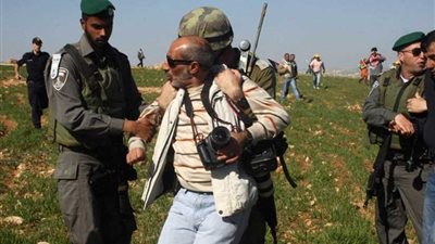 28 انتهاكا إسرائيليا بحق الصحفيين خلال الشهر الماضي
