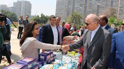 محافظ القاهرة: جميع الديانات دعت إلى إكرام اليتيم (صور)