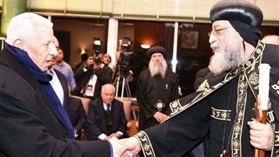 مكرم محمد أحمد يهنئ البابا تواضروس بعيد القيامة المجيد