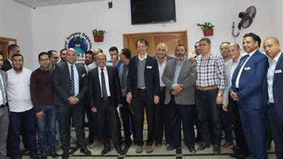 خبير أجنبي يجري 20 جراحة بـ