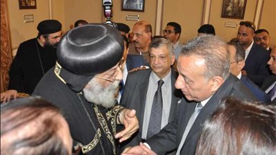 محافظ الجيزة يزور البابا تواضروس الثاني للتهنئة بعيد القيامة