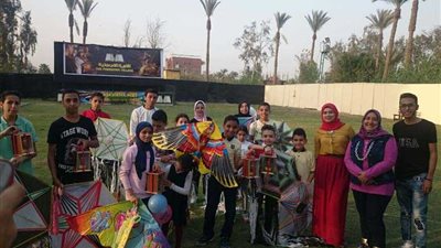 القرية الفرعونية تجسد مشهدا تمثيليا لاحتفالات أعياد الربيع