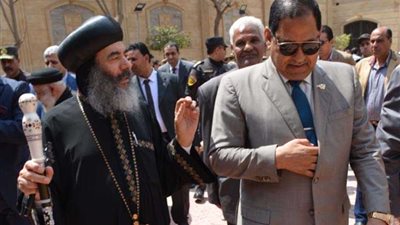 محافظ الغربية يزور عددًا من الكنائس لتقديم التهنئة بعيد القيامة