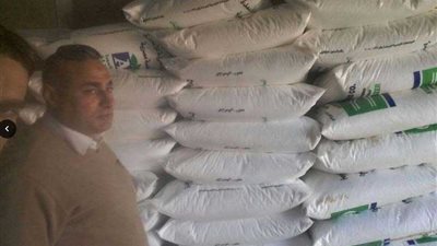 ضبط 300 شيكارة أسمدة مدعمة قبل بيعها بالسوق السوداء بالبحيرة