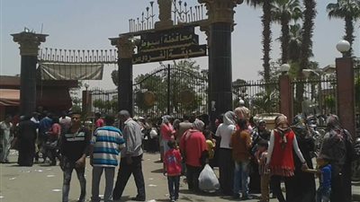 حدائق أسيوط تستقبل المواطنين لقضاء شم النسيم