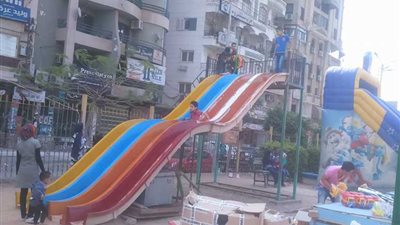 الدقهلاوية يلعبون ويغنون في الحدائق العامة