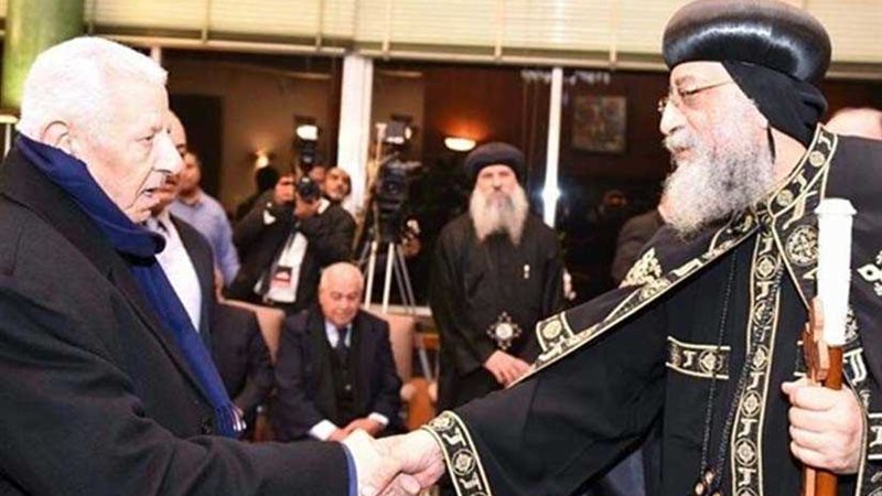 مكرم محمد أحمد يهنئ