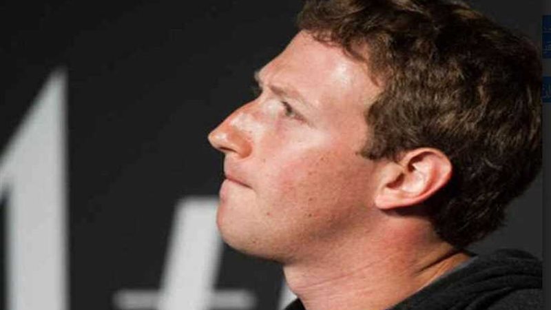 إعلانات فيس بوك تحاصرها