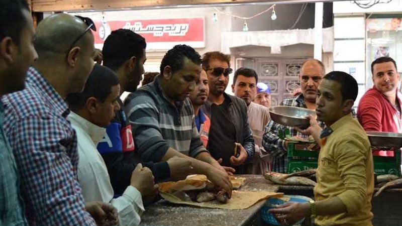 زحام على محال بيع