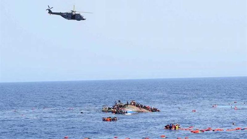إنقاذ 100 لاجئ ومهاجر