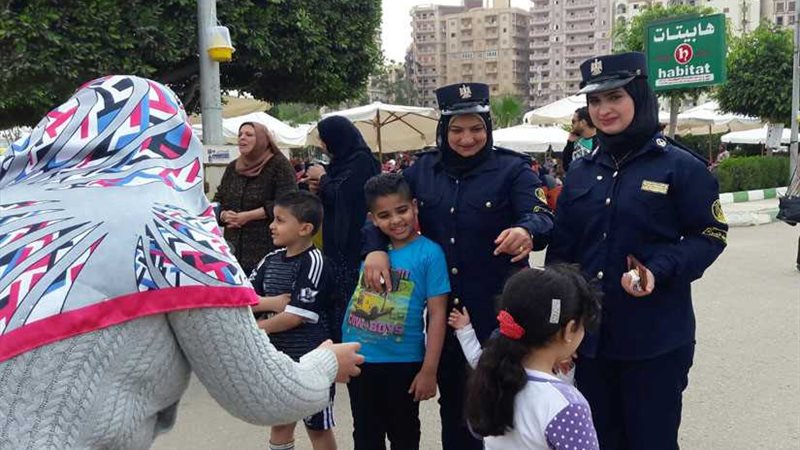 الشرطة النسائية تشارك