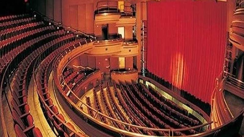 أمسية فنية عن المسرح