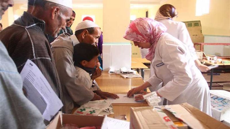 أدوية وأطباء في قافلة