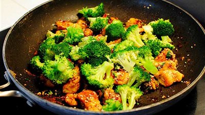 الأرز البني والبروكلي والمحار واللوز علي رأس 9 أكلات تحقق لك الصحة الإنجابية