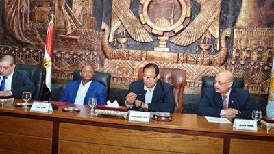 محافظ الغربية يناقش إجراءات تقنين التعديات على أملاك الدولة